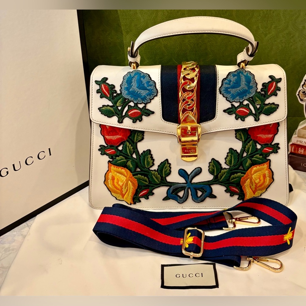 🌺💙💛 EUC GUCCI SYLIE MEDIUM FLORAL
EMBROIDERED CALFSKIN LEATHER TOP HANDLE💛💙🌺 - Picture 8 of 16